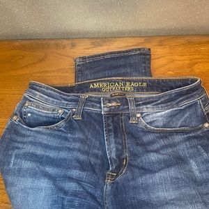 Like new!! American Eagle slim active flex jeans